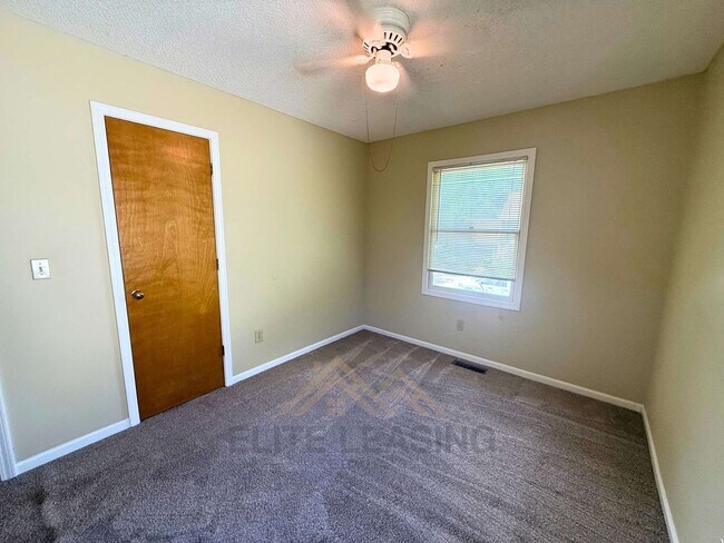 Building Photo - 1517 W Forest Dr