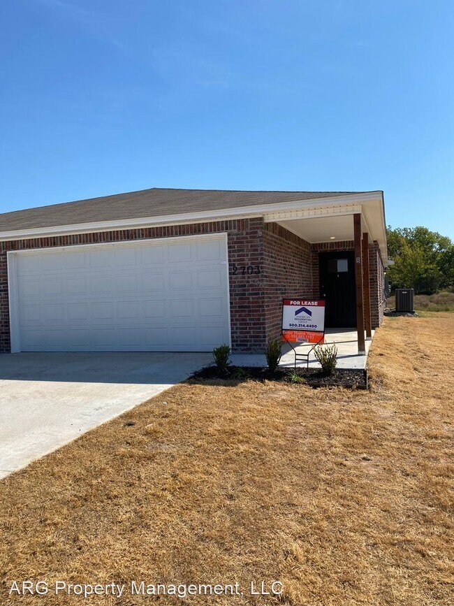 Foto del edificio - 3 br, 2 bath House - 2703B N Denver Street