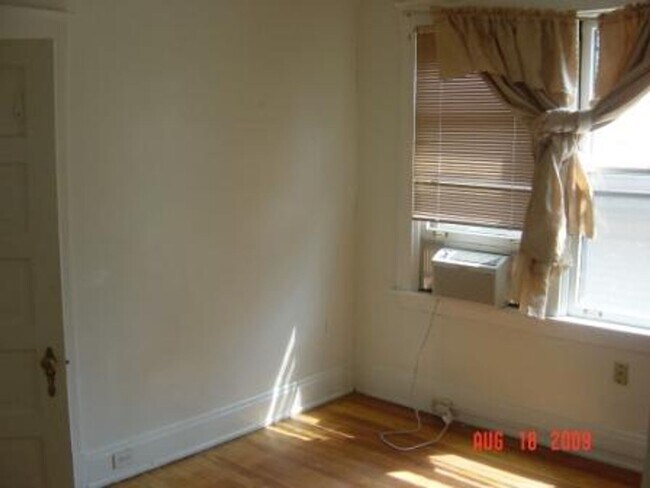 Building Photo - 706 Trenton