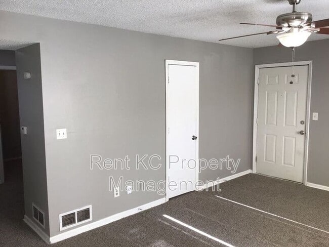 Building Photo - 208 W Meadow St