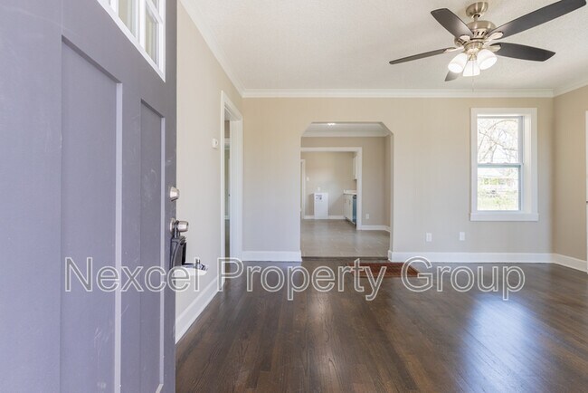 Photo - 1055 University St House