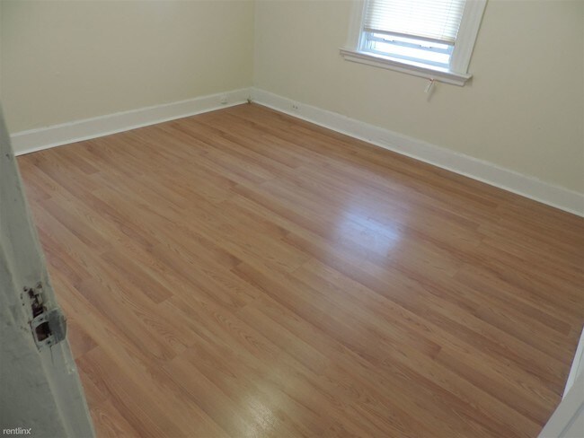 Foto del edificio - 2 br, 1 bath  - 204 Dover St Fl 3