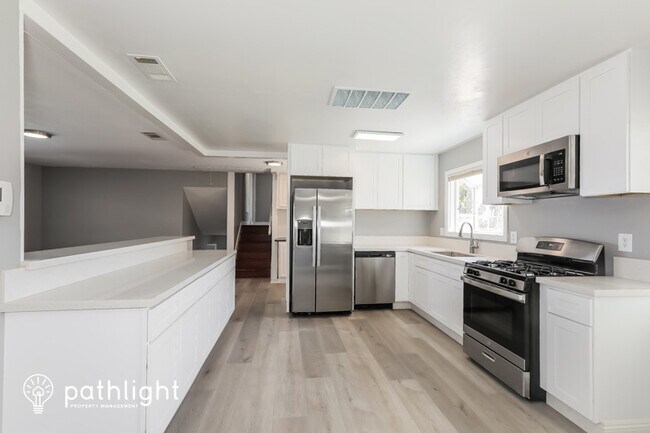 Building Photo - 4060 Alto St, Oceanside, CA, 92056
