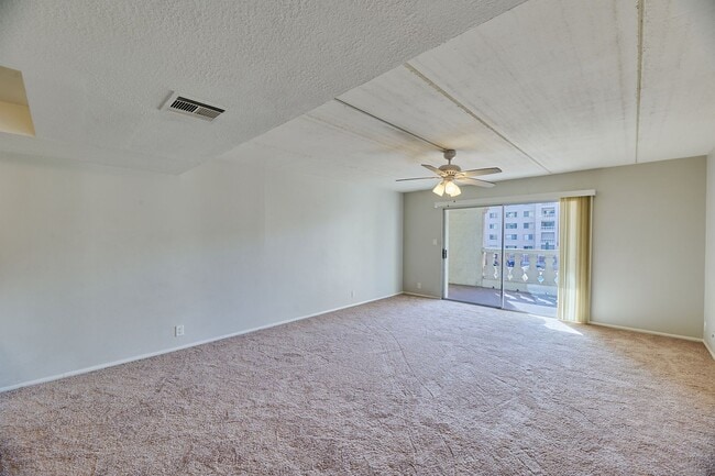 Photo - E Camelback House