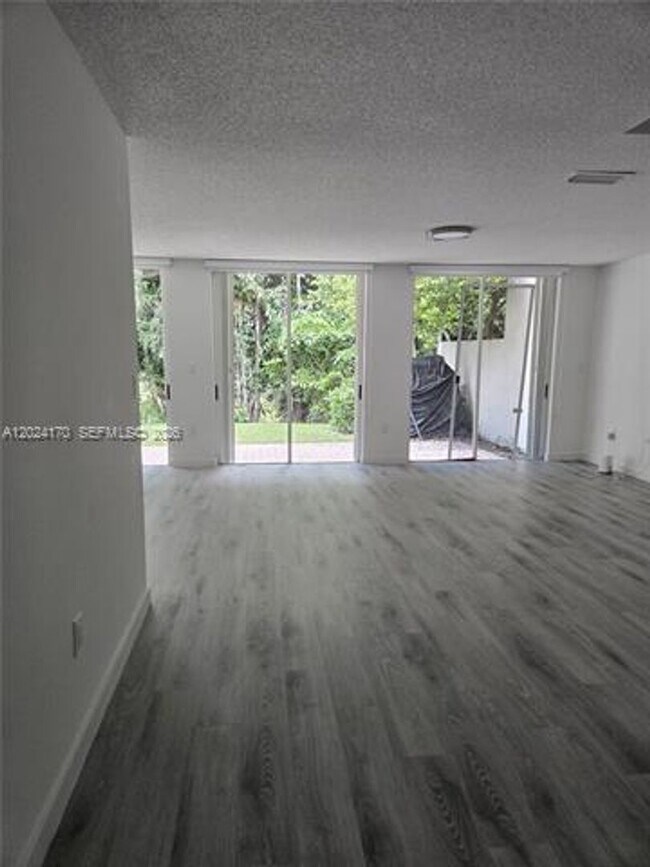 Foto del edificio - 9835 NW 43rd Terrace