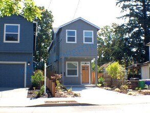 Building Photo - 4922 SE 65th Ave