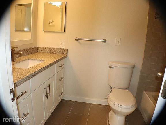 Building Photo - 1 br, 1 bath Condo - 11108 NE 68th St