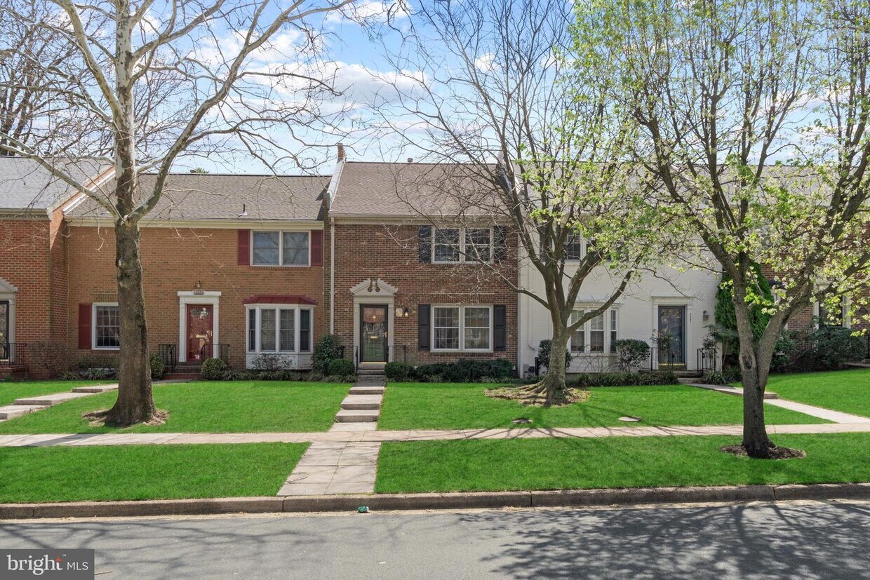 8505 Forrester Blvd, West Springfield, VA 22152 Townhouse for Rent in