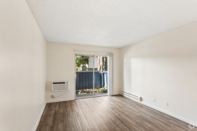 Junior 1BR, 1BA - 485SF - Living Room - Orchard Glen