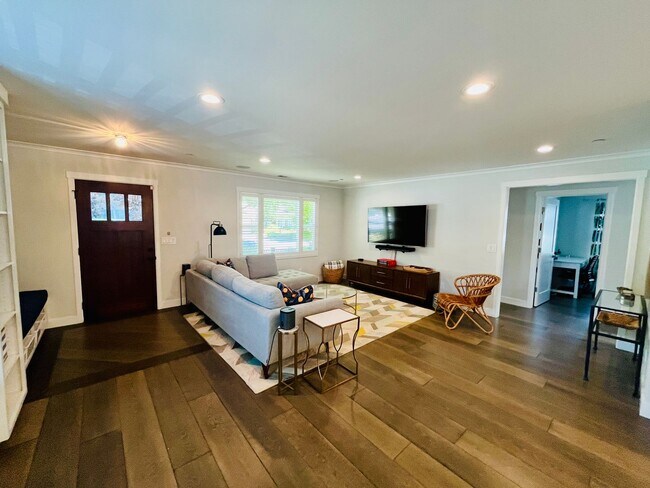 Foto del edificio - Stunning 3 Bed 2 Bath Downtown Sunnyvale w...