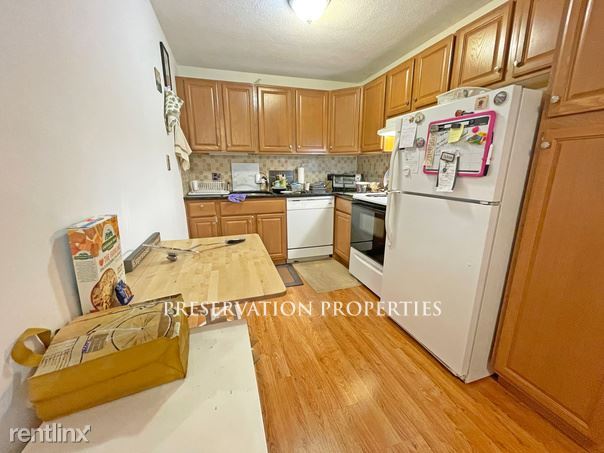 Building Photo - 1 br, 1 bath Condo - 1077 Chestnut St Apt 8