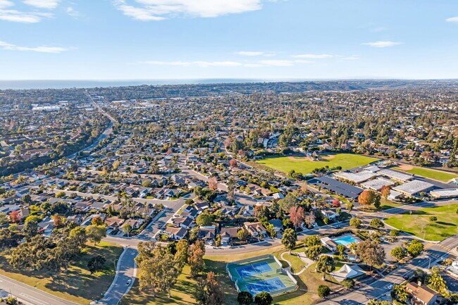 Foto del edificio - 2039 Village Wood Rd