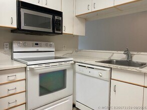 Building Photo - 1095 Coral Club Dr