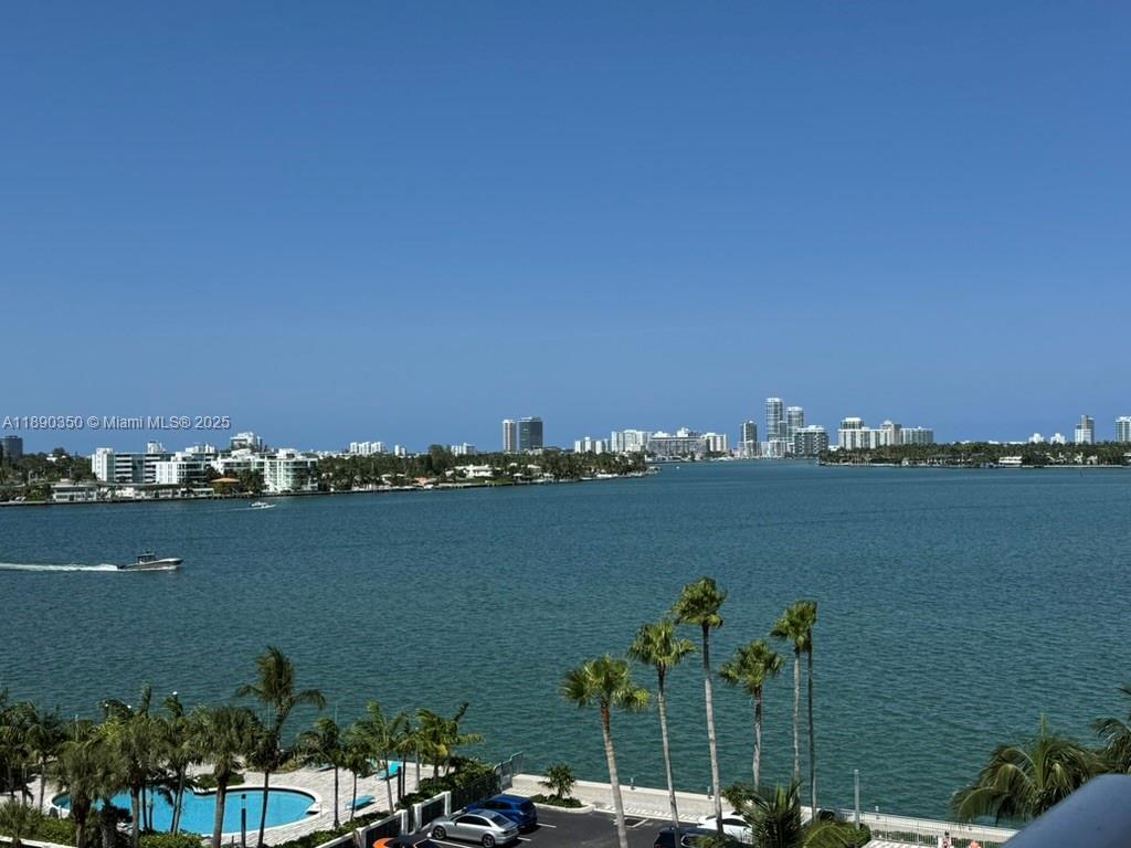 Foto principal - 7501 E Treasure Dr