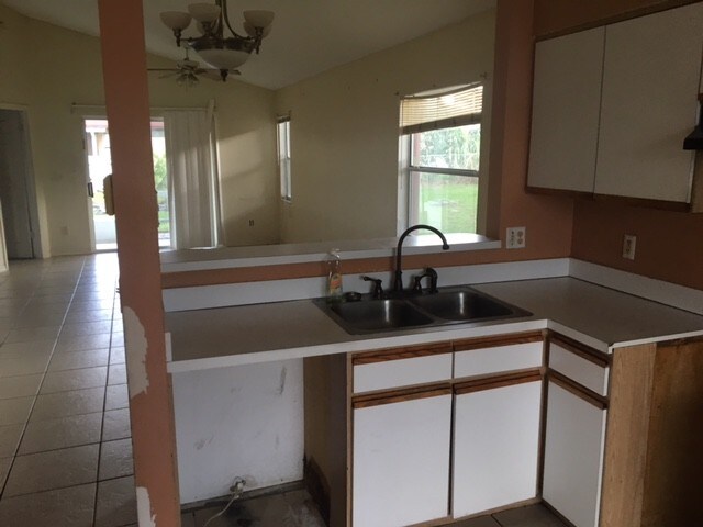 Foto del edificio - 208 Tiffany Ct