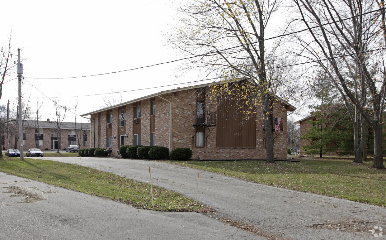 748 W Wisconsin Ave, Pewaukee, WI 53072 Apartments in Pewaukee, WI