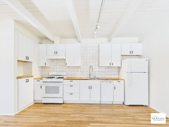 Building Photo - Beautifully Remodeled Unit Near Downtown Santa Fe Available Now!