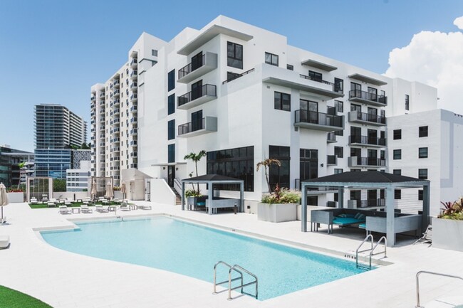 Building Photo - 1444 NW 14th Ave