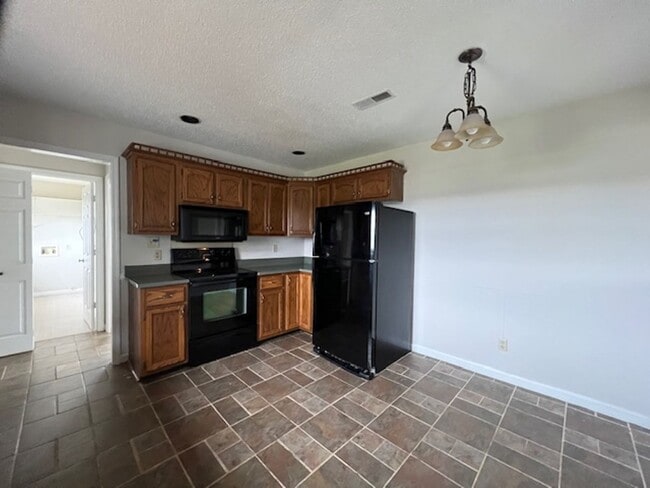 Building Photo - Move In Ready!!