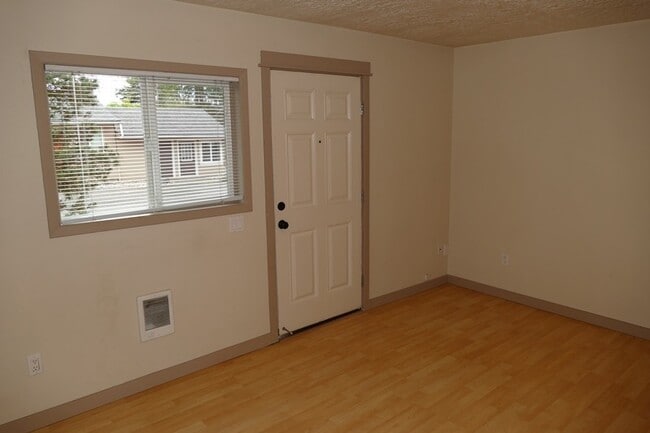 Building Photo - SE Arista Dr - 1 bedroom apartment in the ...
