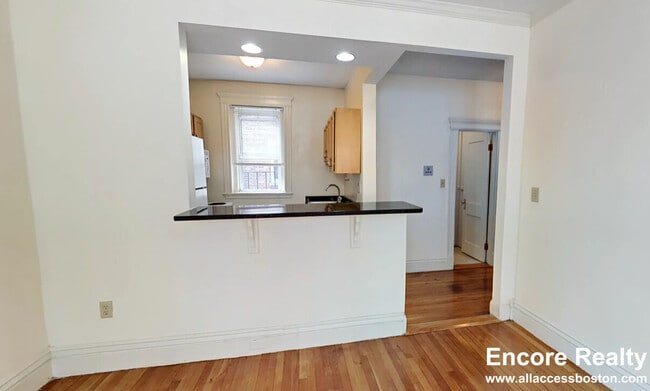 Building Photo - 107 Queensberry St