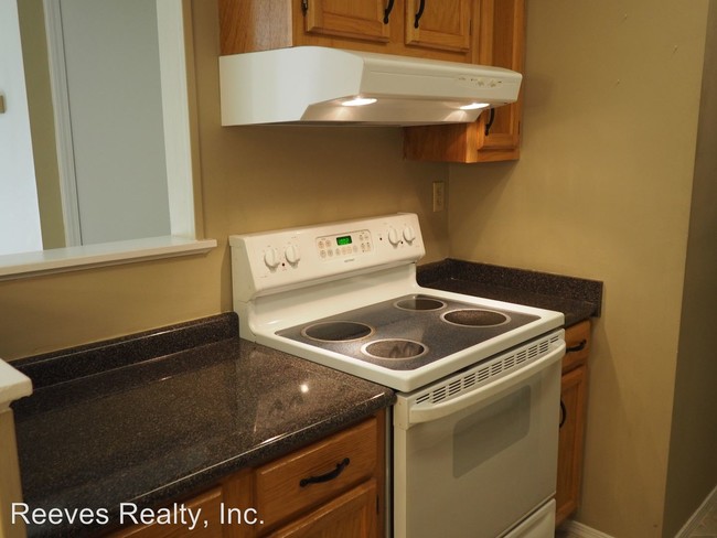 Building Photo - 2 br, 2 bath House - 1250 Henckley Ave #109