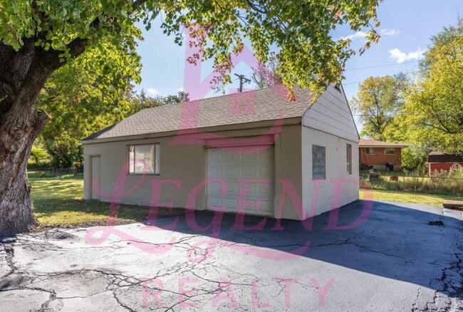 Foto del edificio - Spacious St. Ann Home with Large Detached ...