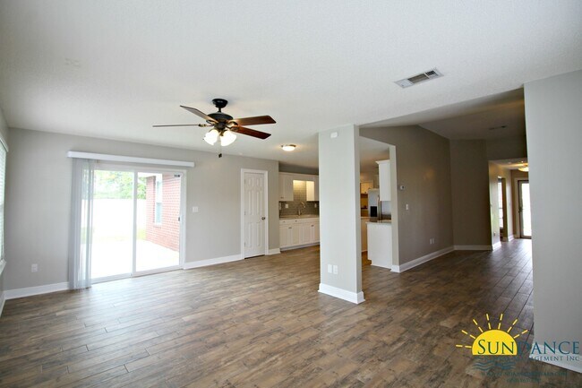 Building Photo - Stunning 4 Bedroom Home in Niceville