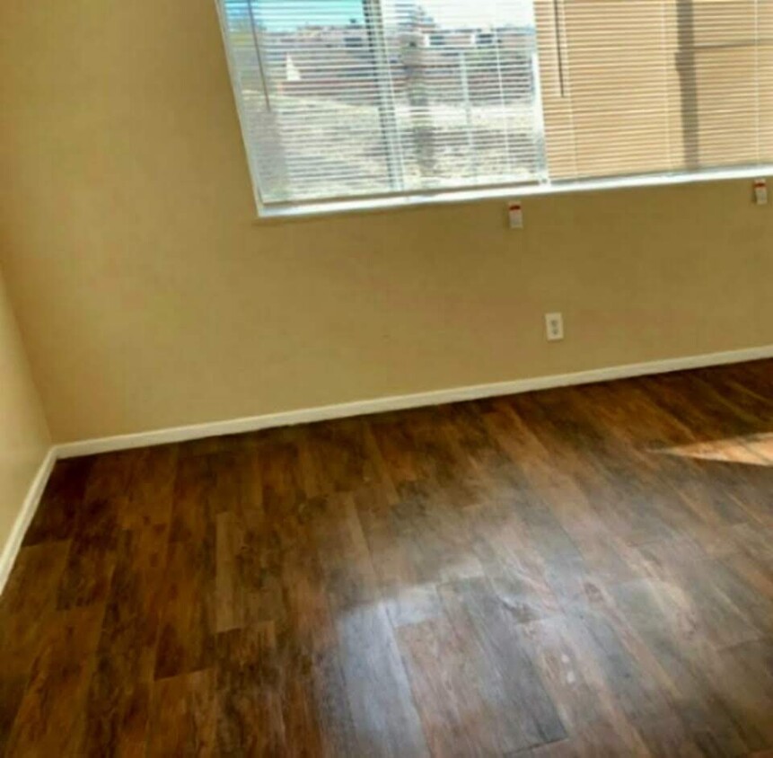 Foto principal - 16320 Orick Ave