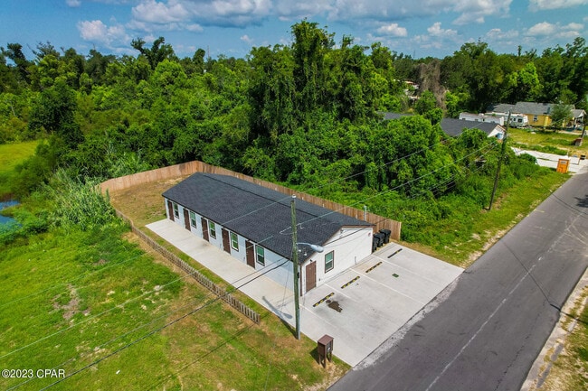 Building Photo - 143 N Claire Dr