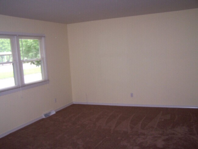 Foto del edificio - Very sharp 3BR 1 bath ranch home in Normal...