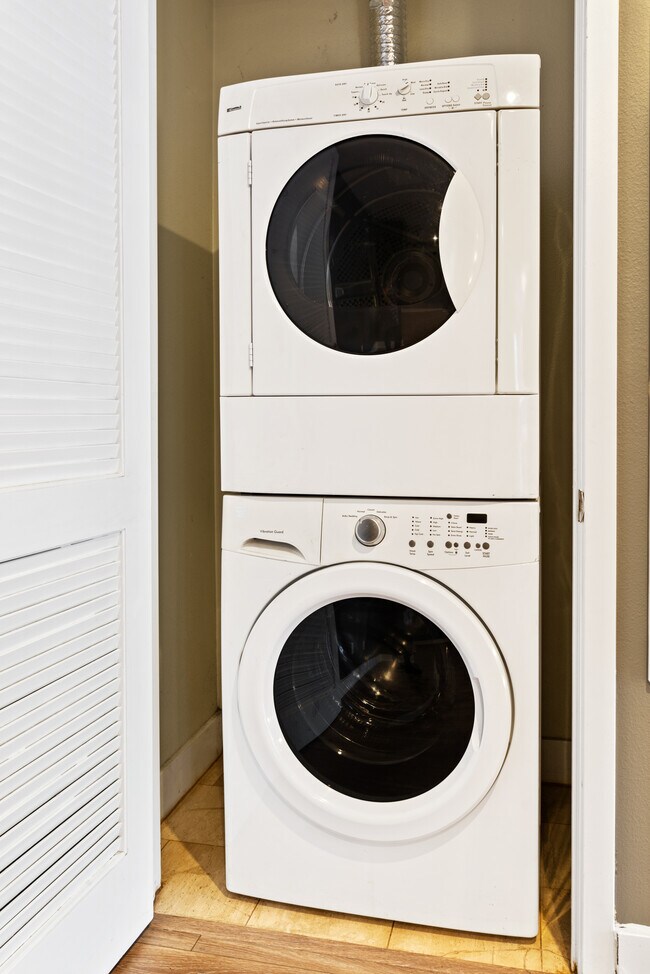 Foto del edificio - 395 E 4th St