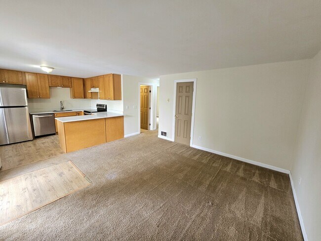 Building Photo - Lynhaven Apartments