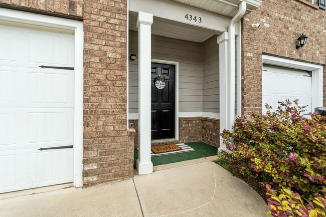 Building Photo - 4343 Newland St