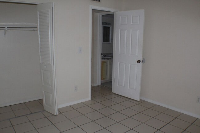 Building Photo - 2 bed, 2 bath Condo