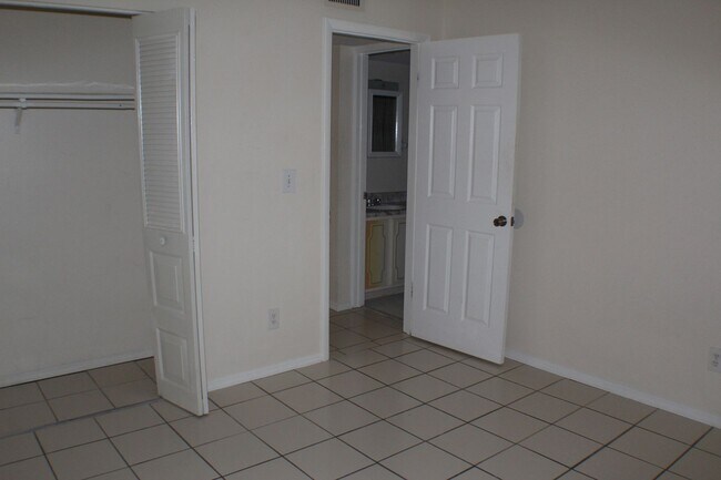 Foto del edificio - 2 bed, 2 bath Condo