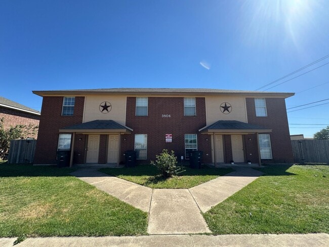 Building Photo - 3806 Gus Dr