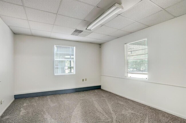 Building Photo - 2019 N Thompson St