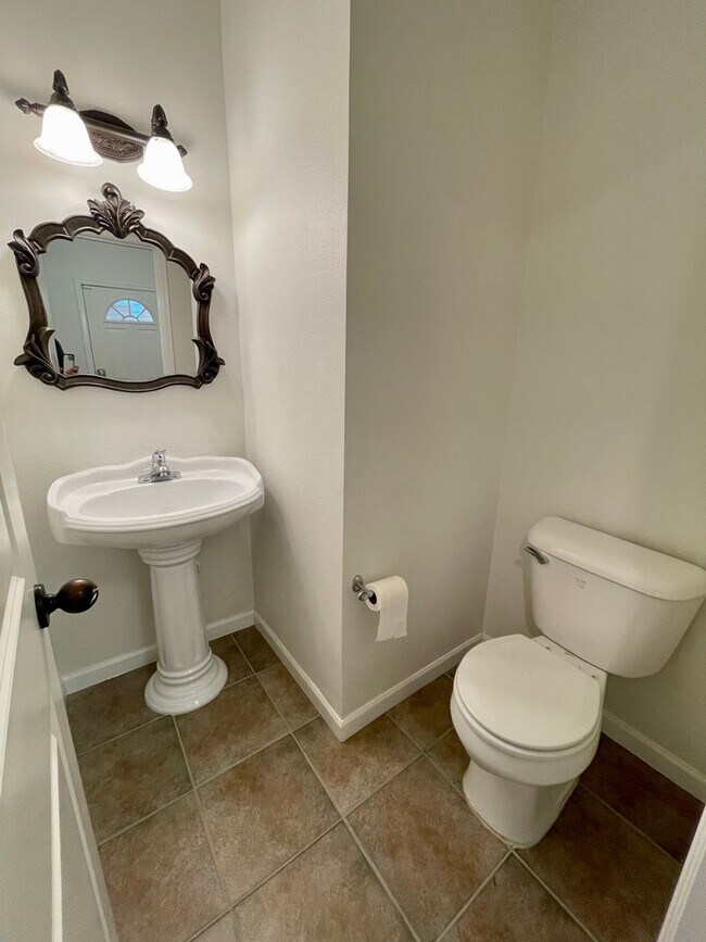 Building Photo - Lynnwood Cottage Grove Townhome...