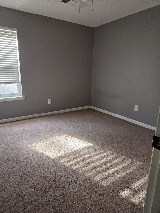 Foto del edificio - 182 Sequoia Cir