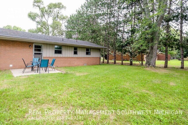 Foto del edificio - Fully Furnished 1 bedroom Duplex in Steven...