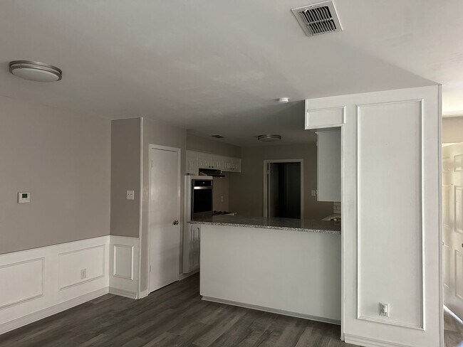 Foto del edificio - 621-621 Kings Mountain Dr