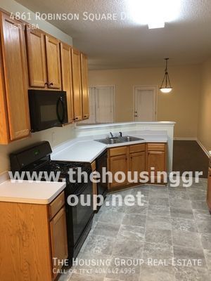 Building Photo - Ready Now!!  End unit townhome in quiet co...