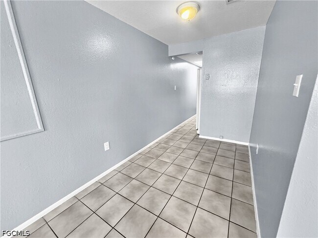 Foto del edificio - 6617 Warwick Cir