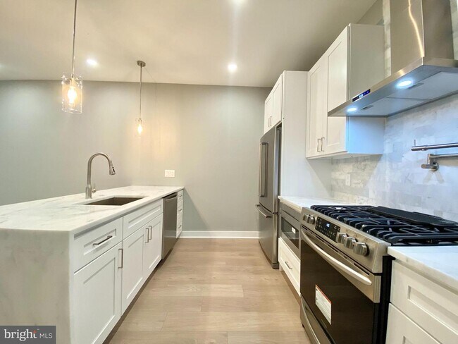 Foto del edificio - 2415 Cecil B. Moore Ave