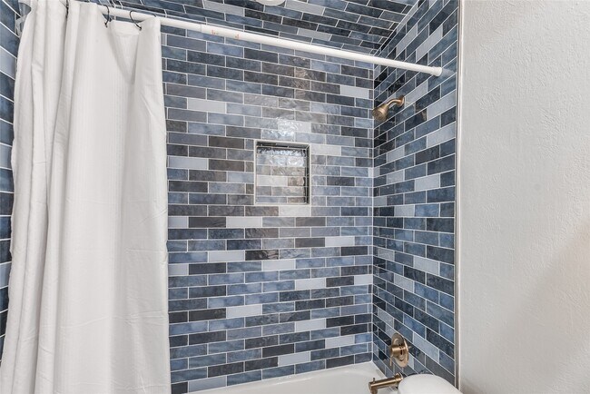 Foto del edificio - 14715 Barryknoll Ln