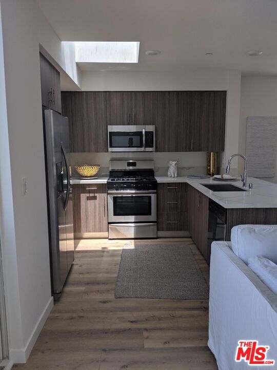 Foto del edificio - 5229 Willowcrest Ave
