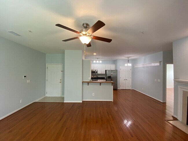 Foto del edificio - 6981 Hanesbrook Cir