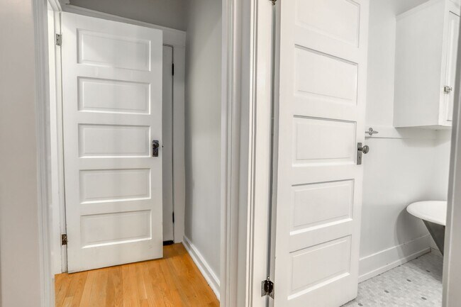 Foto del edificio - Charming Vintage Studio in NW Portland near Couch Park and PGE Park