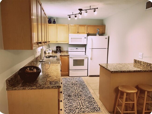 Building Photo - 4210 Ironwood Cir